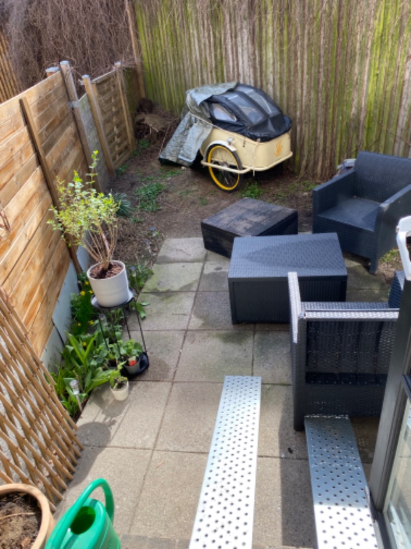 Lille have jord ukrudt og andet