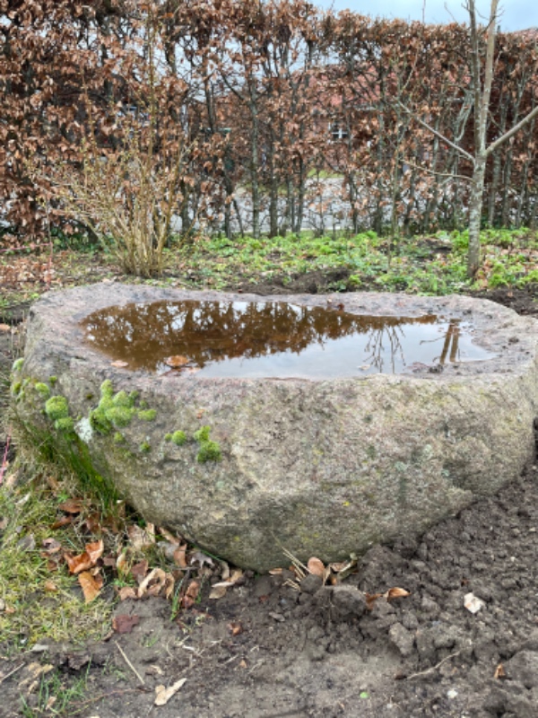 Afhentning af fuglebad