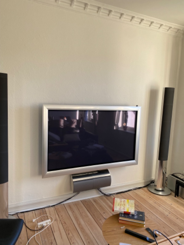 Båret tv ned fra lejlighed og på lossepladsen