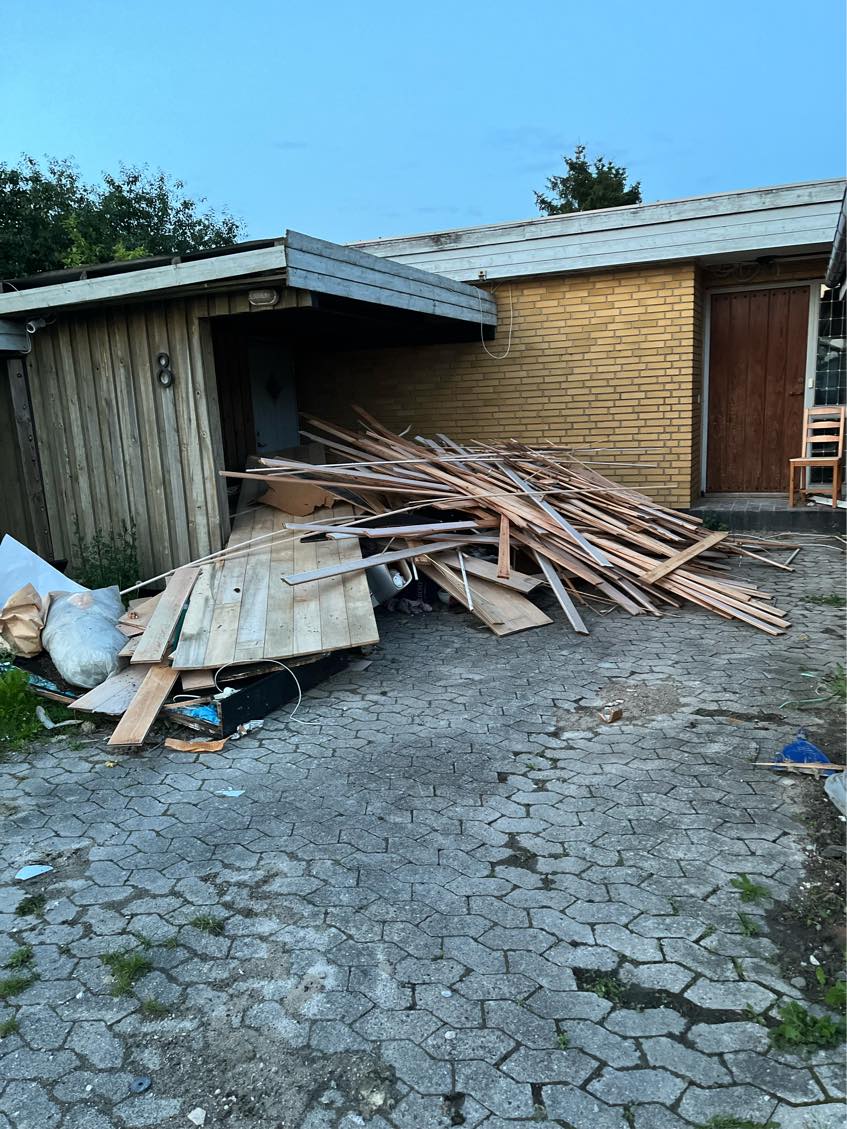 Smide affald ud på genbrugsplads