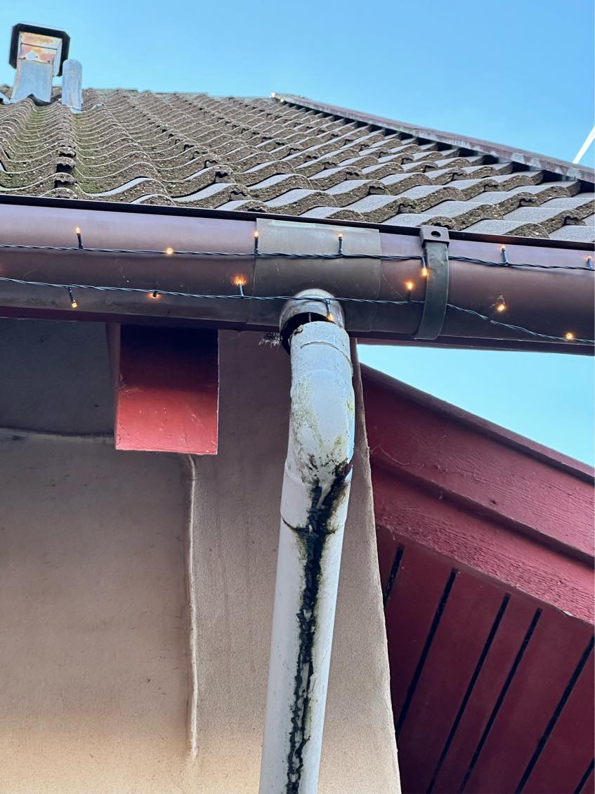 Hjælp til at reparere/udskifte nedløbsrør og opretning af tagrende