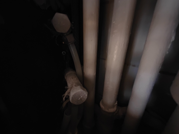 Vurdering af mindre badeværelse, mhp fjernelse af wc, brus, afpropning mv, intet flisearbejde.