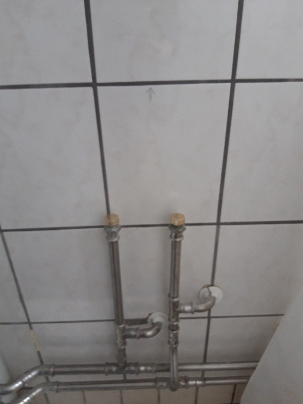 Håndvask/skab samles, skæres til v rør og gerne sættes op