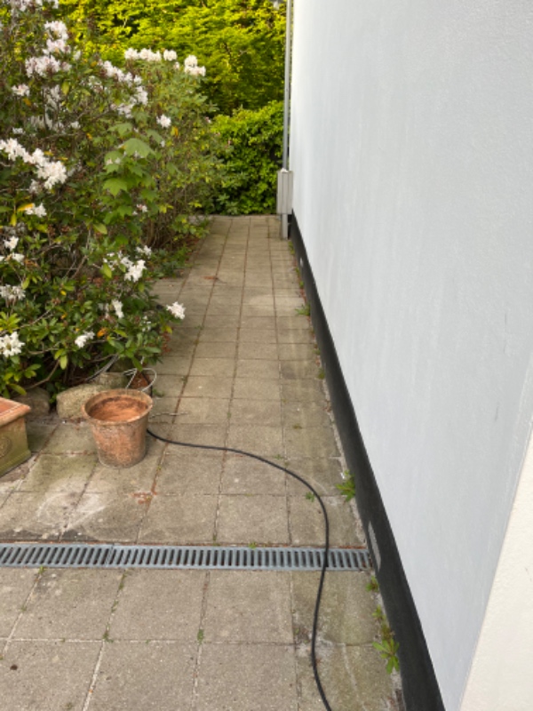 23 m2 fliseterrasse som er skæv skal rettes