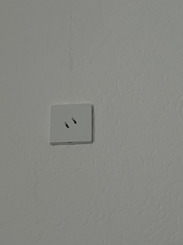 To lamper opsættes i beton loft og lamper indstilles led lamper