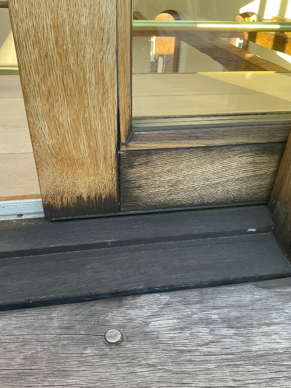 Oliering og rensning af trædøre og vinduespuds