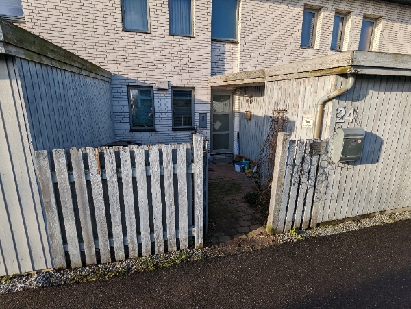 Maling af skur og andet træværk på rækkehus