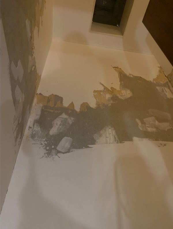 Fjernet tapet og sparlet