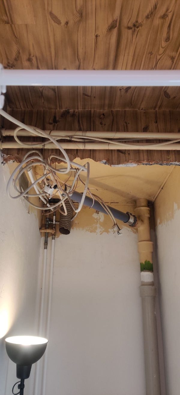 Elektriker til montering af spots, kontakter mm.