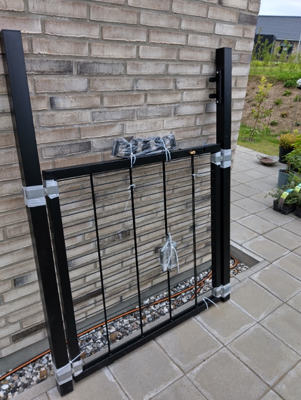 Opsætning af metal låge