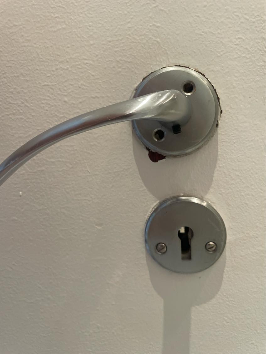 Skift håndtag i dør