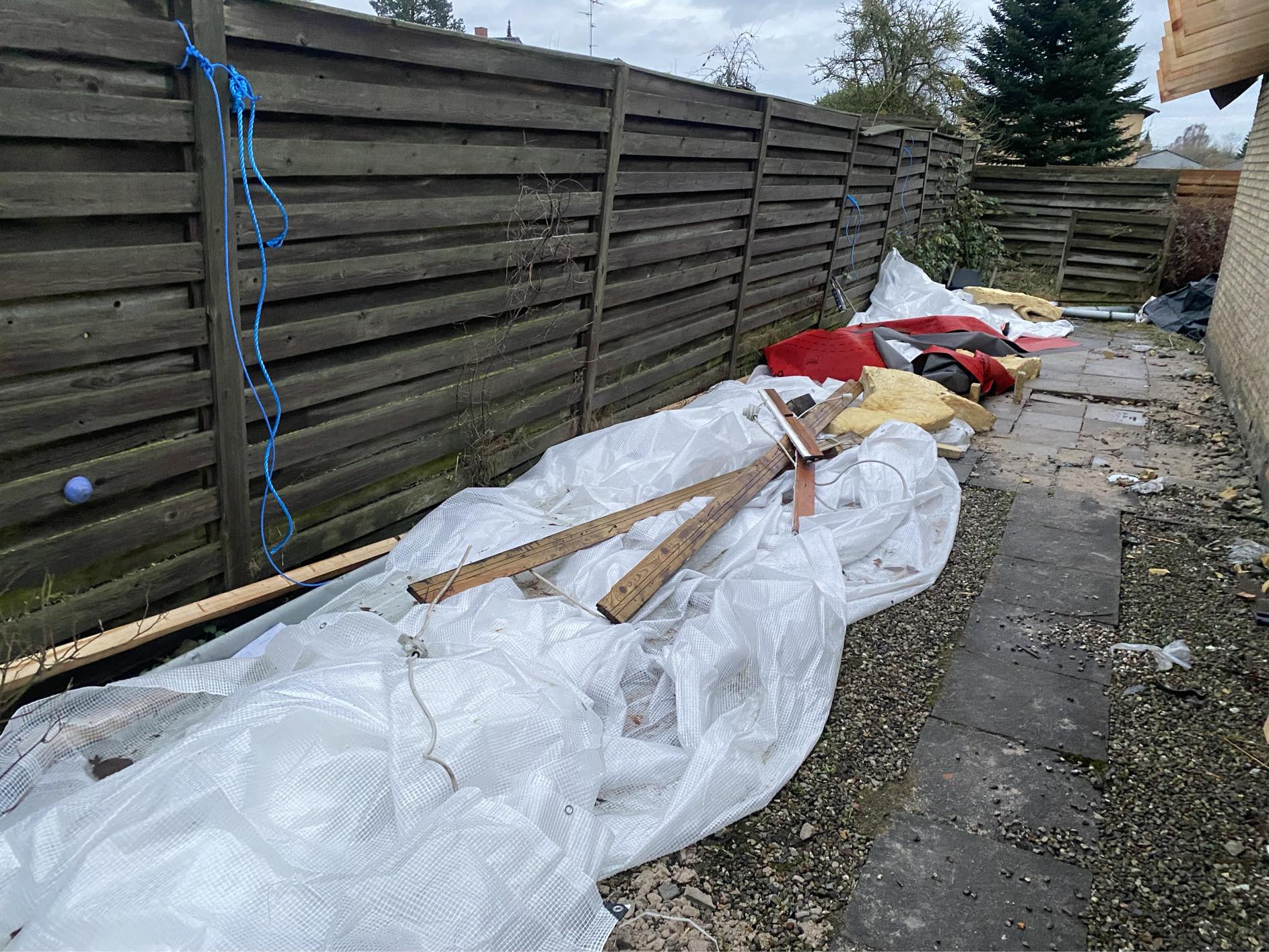 Oprydning og bortkørsel af affald