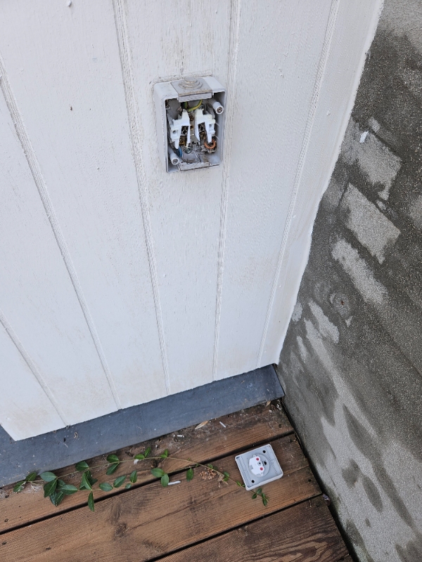 Udendørs stikkontakt repareres eller udskiftes