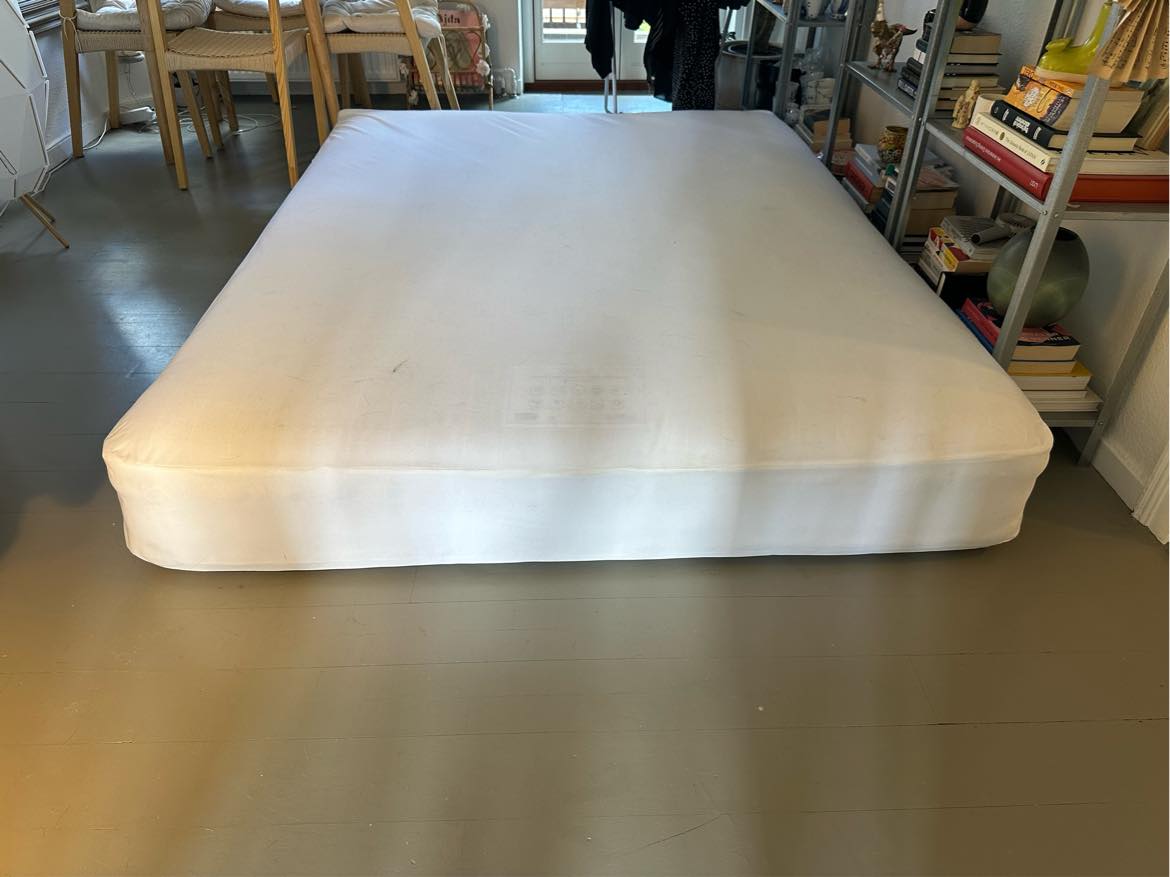 Kørt en madras på lossepladsen