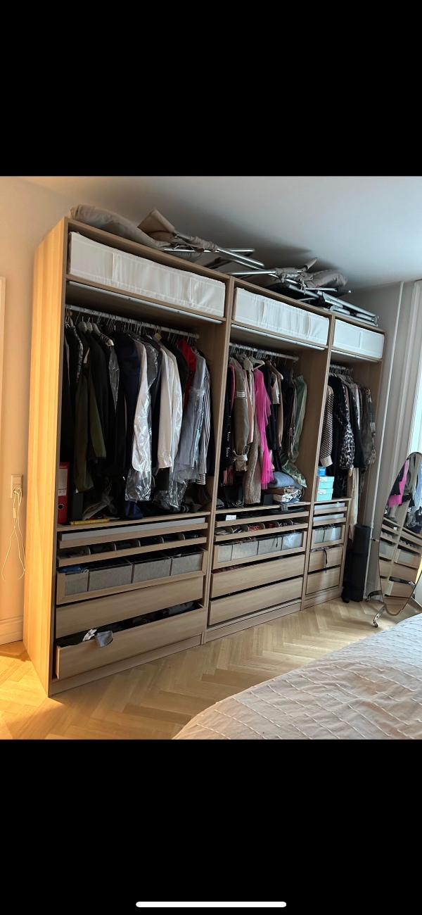 Indbygge garderobe skabsvæg ud af Ikea PAX systemer