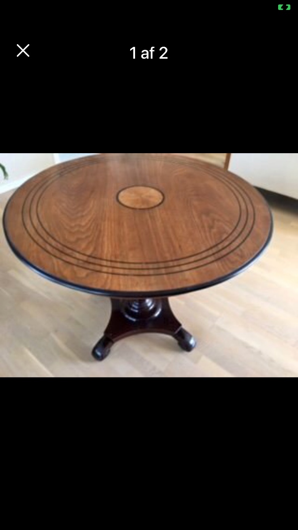 Afhentning af lille rundt spisebord i Tune ved Roskilde