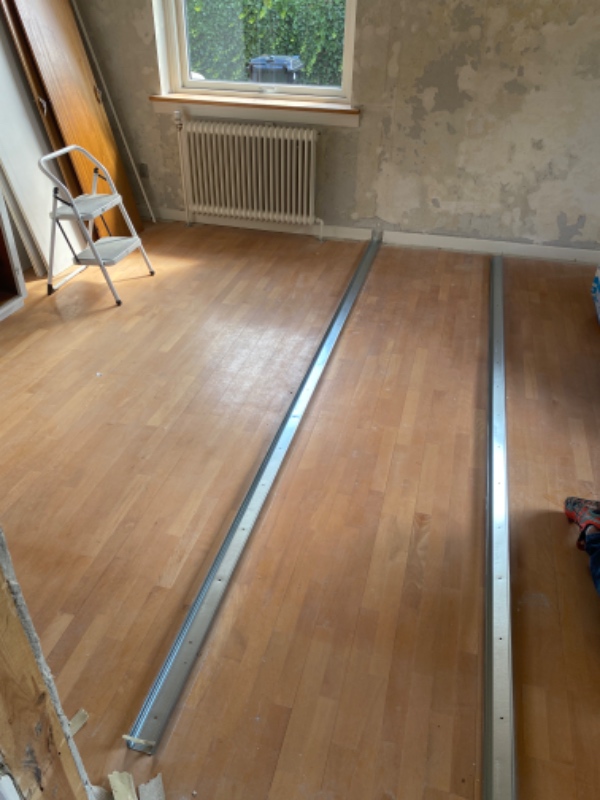 Opsætning af 385 cm lang gipsvæg