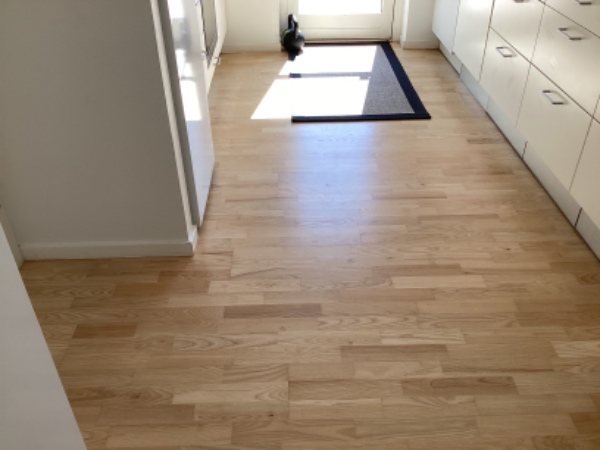 Jeg skal have udskiftet mit gulv i stuen og det erstattes med gulvfliser ca 53 m2