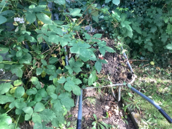 Haveaffald og fliser køres på genbrugspladsen