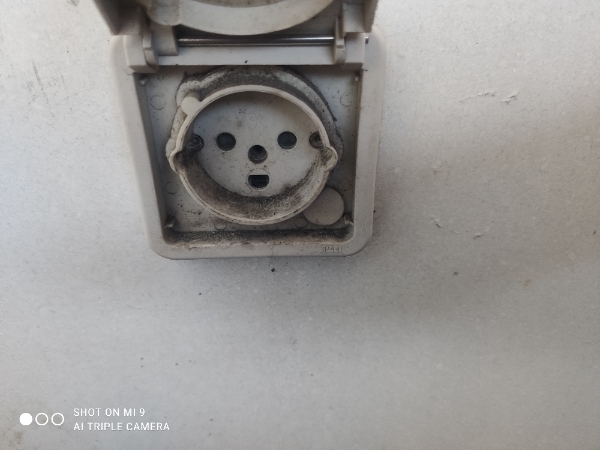 Jeg har en stik kontakt ude på terrassen som ikke virker.