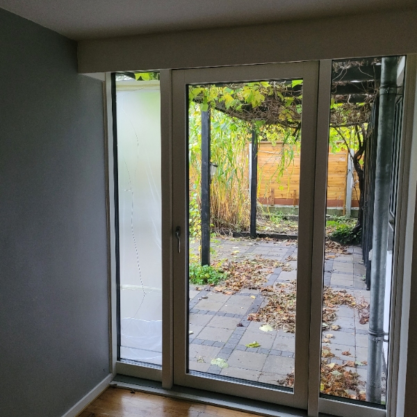 Skiftet termorude i dørparti