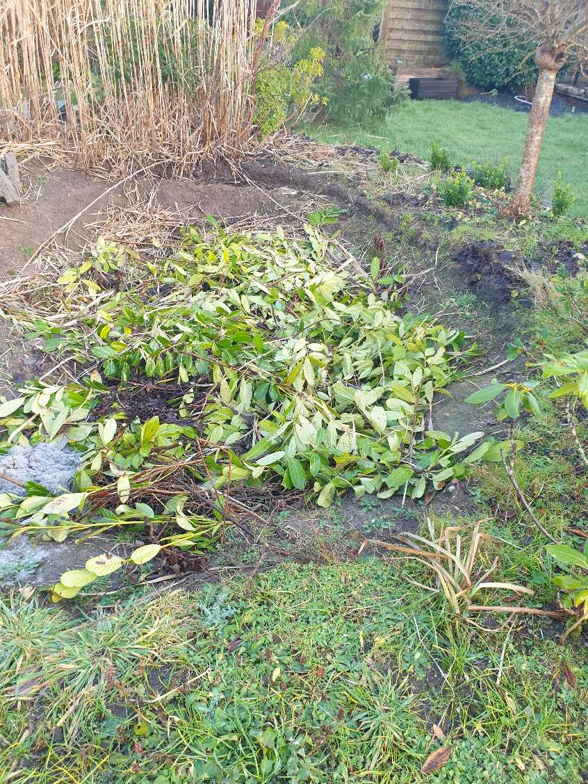 Fylde dam med jord og kør fliser til genbrug