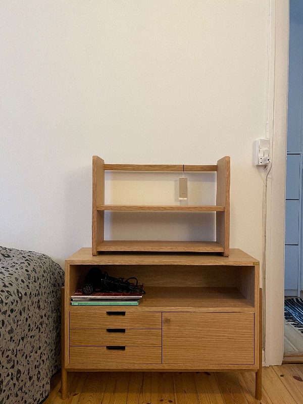 Træhylde skal hænges op på gipsvæg