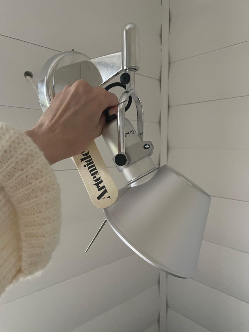 Ophæng af lamper og to toiletrulle holder