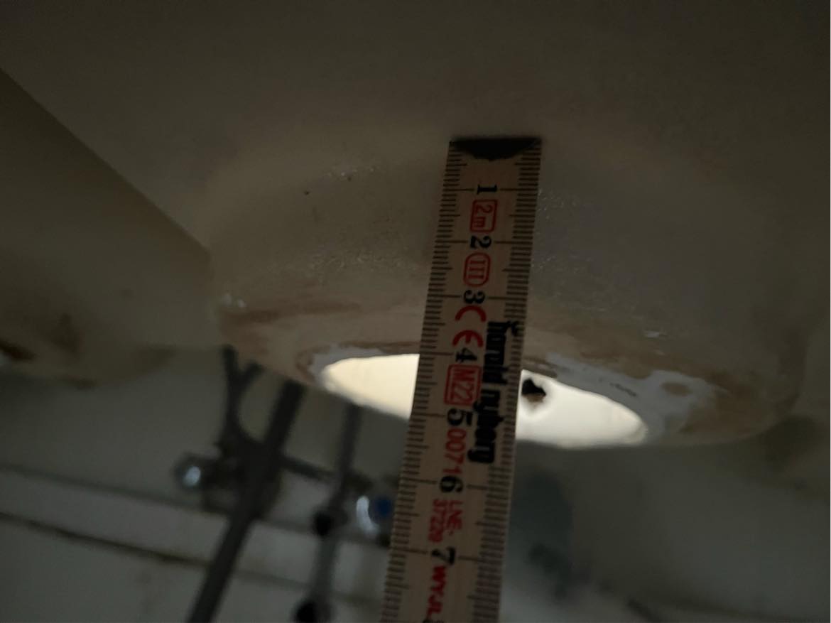 Skaf og monter afløbssæt på køkkenvask