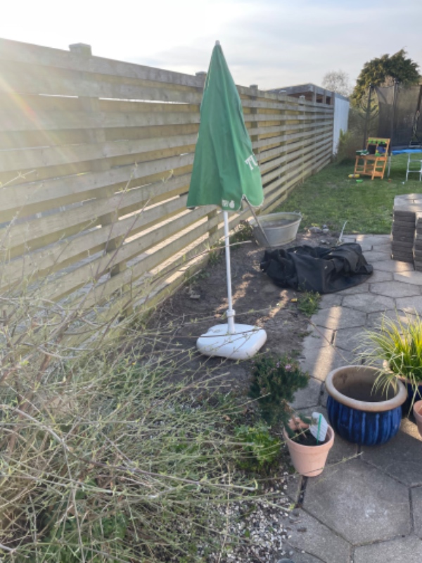 Fjernet jord og kørt væk og have fjernet en god