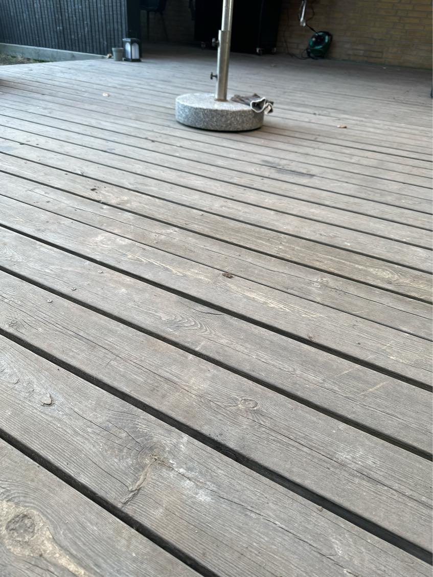 Slibning af terrasse og efterfølgende oliebehandling