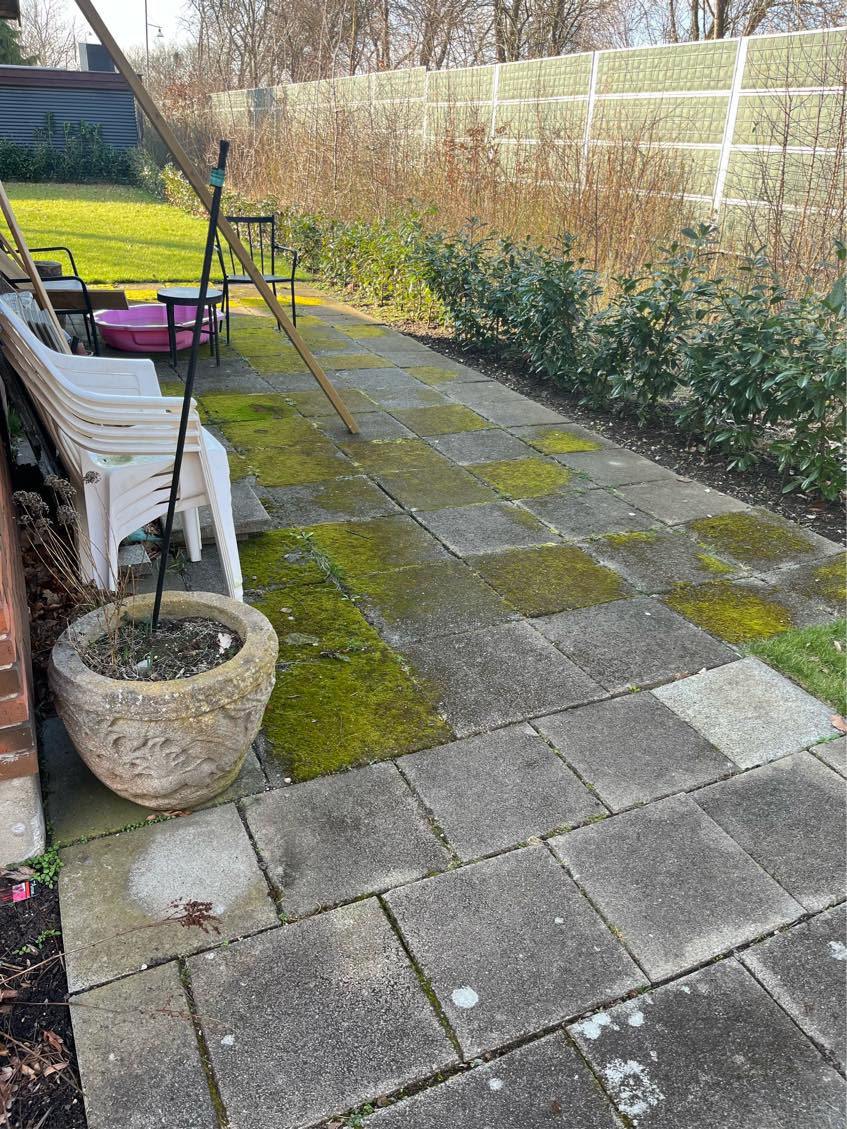 Fjerne og bortskaffe ca. 85 kvm havefliser