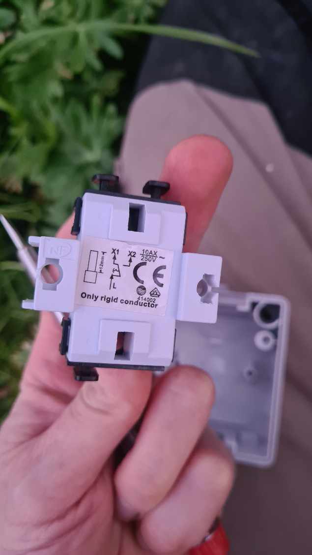 Udskifte 2 stk udendørs stikkontakter i haven