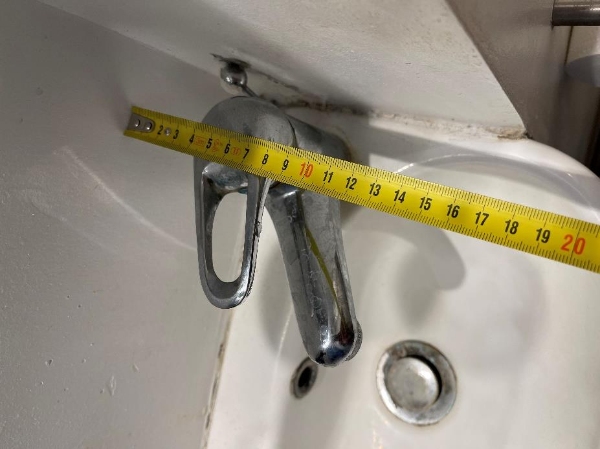 Udskiftning af toiletvaskarmatur, afløbsforbindelser  og ventilator