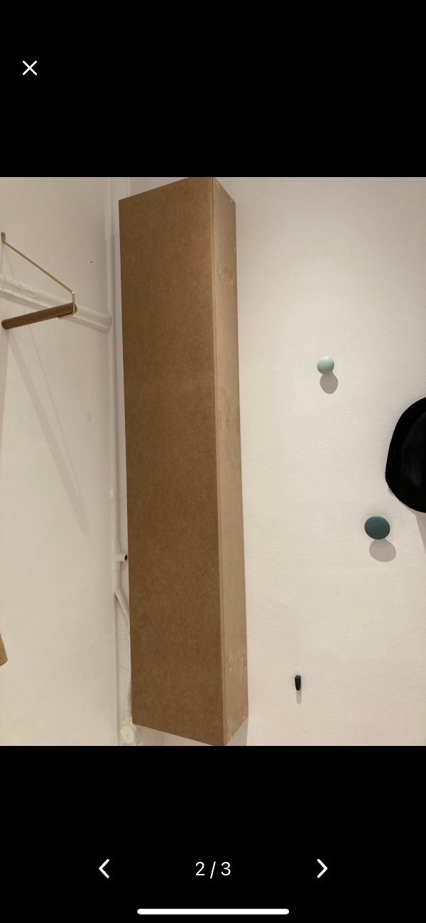 Hvidt skab til El tavle.