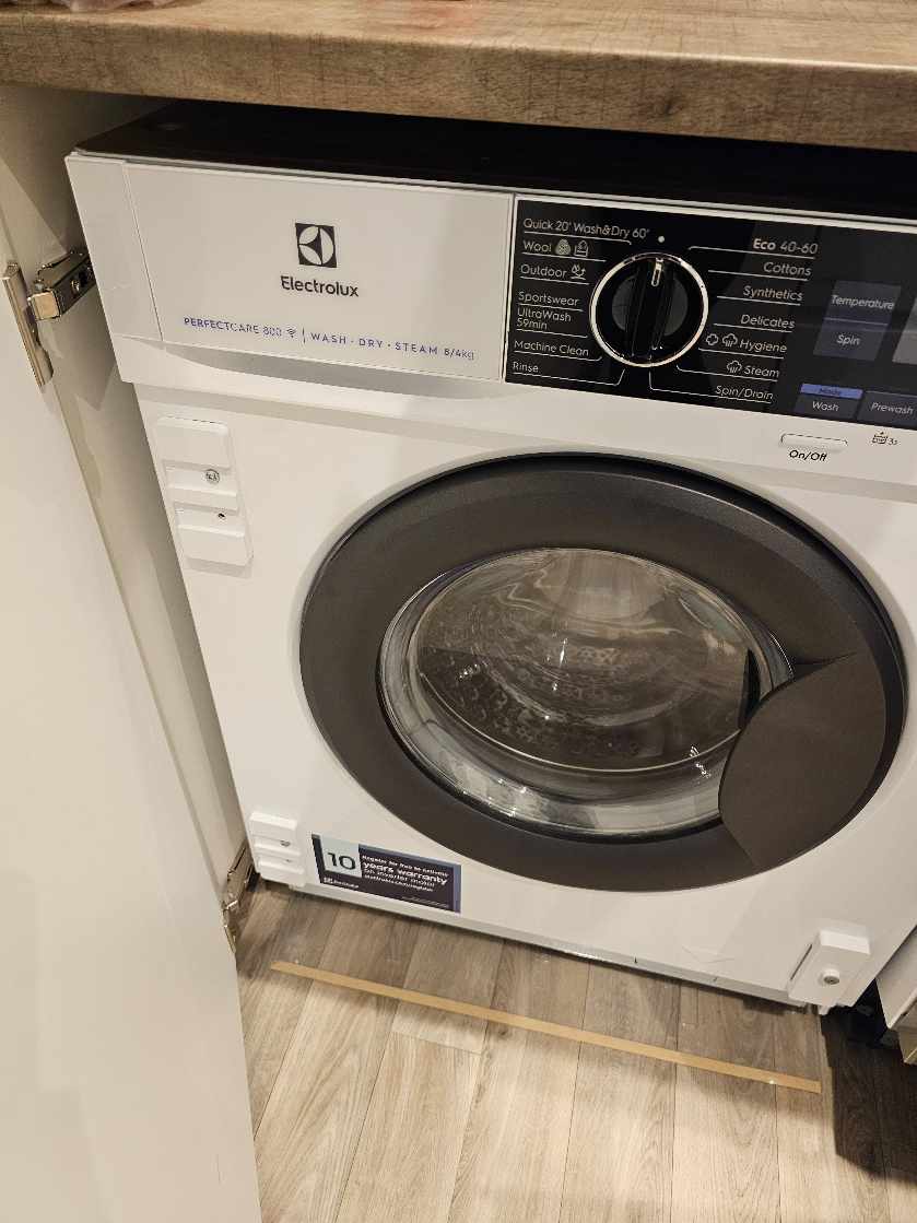 Låger skal sættes på indbyggede vaskemaskine og opvaskemaskine