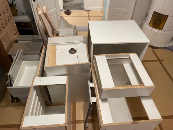 Båret et nedtaget køkken ned fra 4. sal og have det kært på lossepladsen