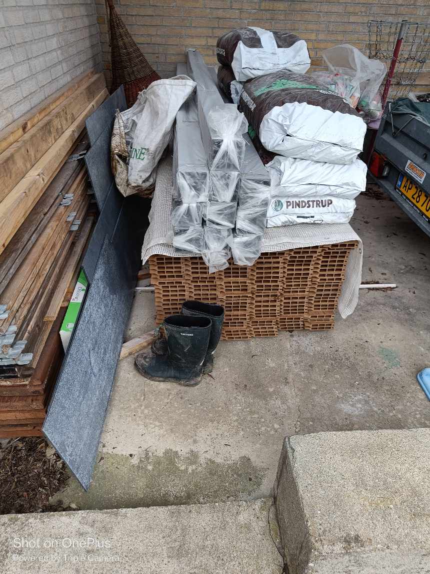 Støbning og hegnmontering