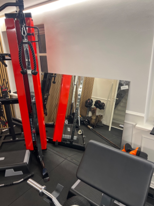 Jeg skal have hæng 3 spejle op, 1 med lim og 2 med skinner. Spejle er tunge.