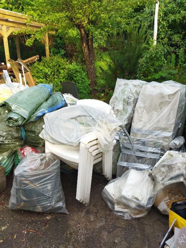 Affald kørt på genbrugsstation