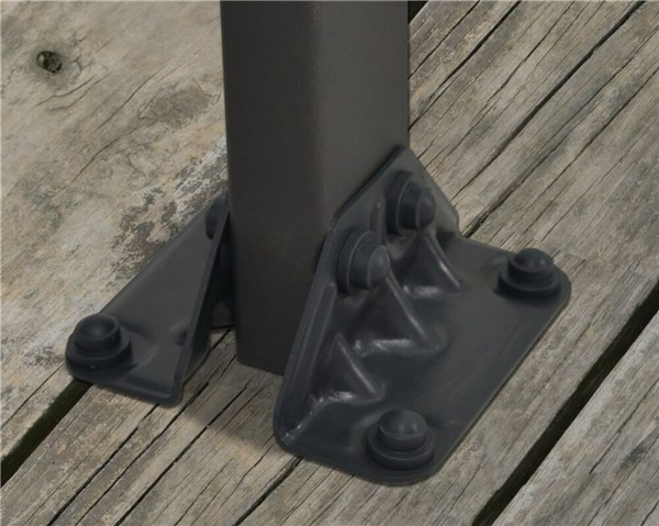 Hjælp til montering af overdækket terrasse.