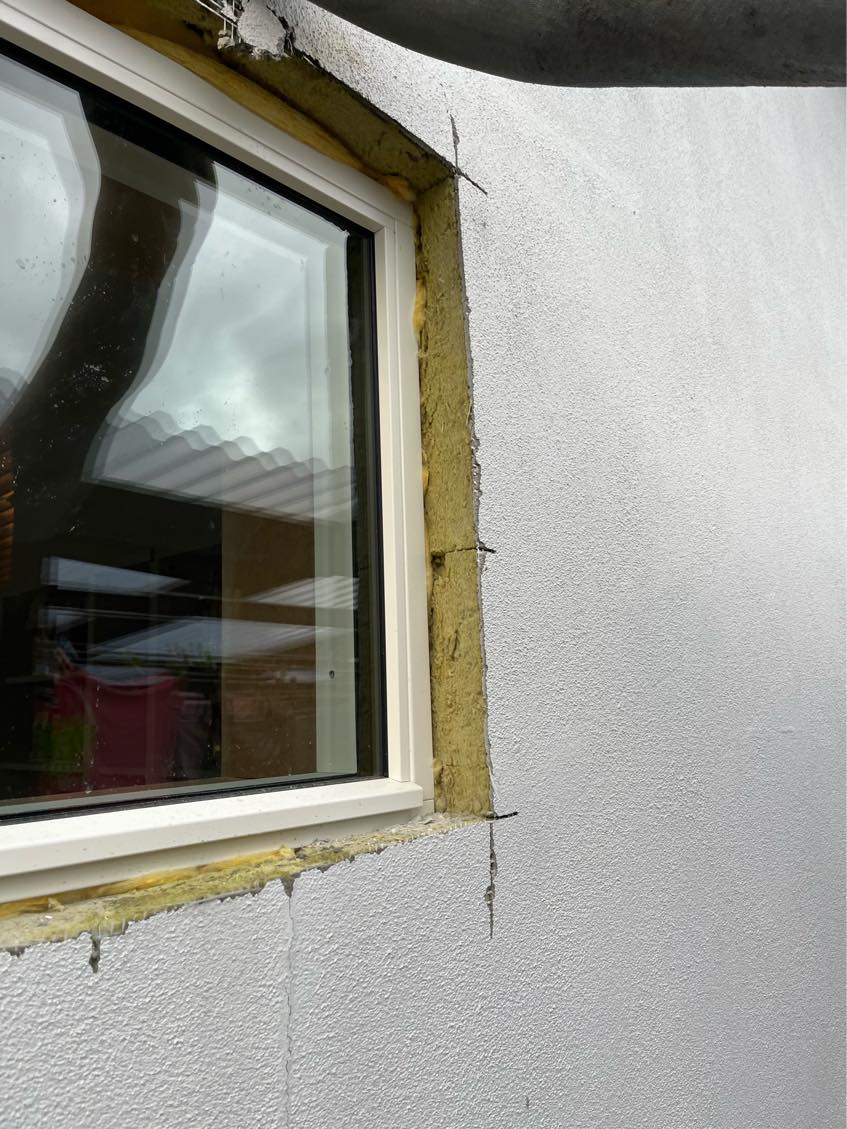 Opmuring rundt om et vindue