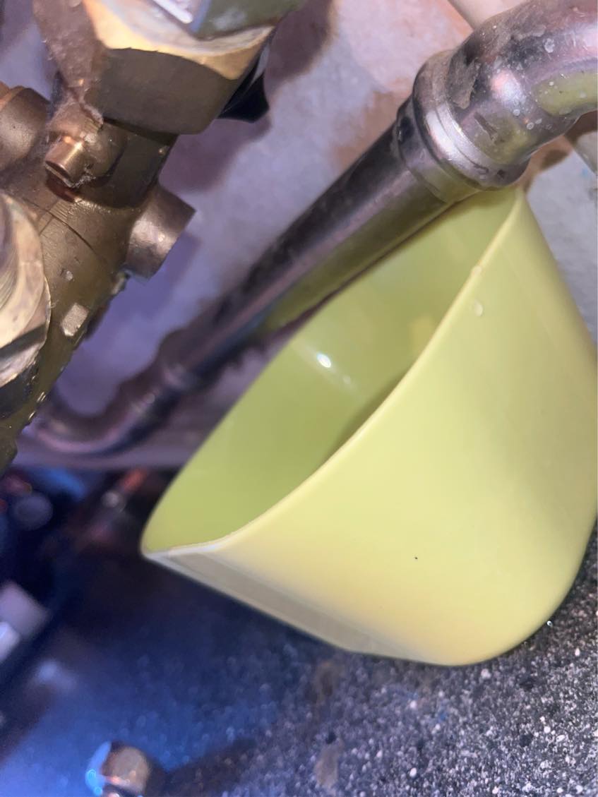 Udskiftning af sikkerhedsaggregat på vandbeholder