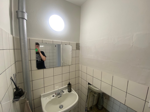 fliser tages ned og spejl sættes op