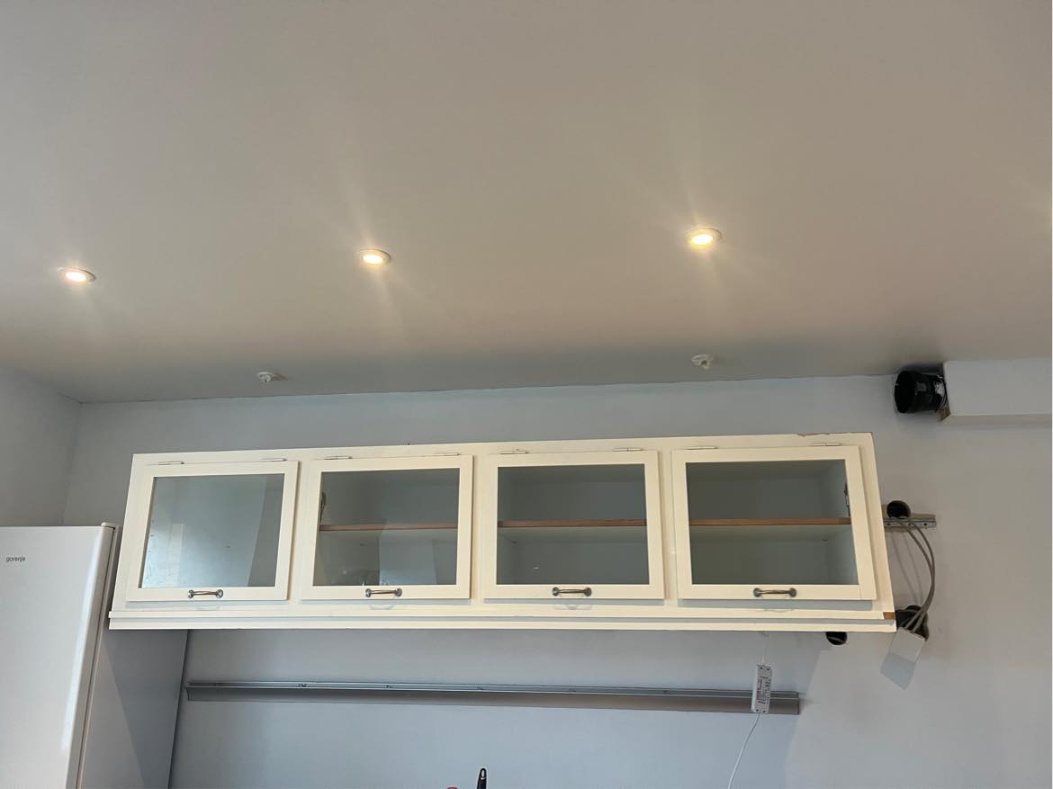 HASTER HASTER HASTER! Hjælp til at bære overskab ned i en opgang i aften i Hillerød!!