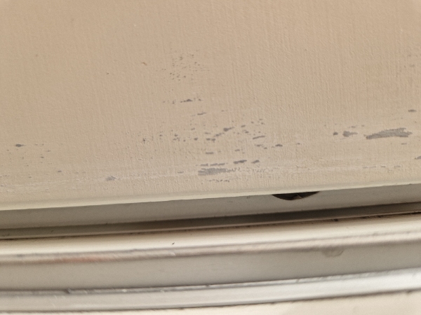 Udskiftning af skinner og hjul i skydedør