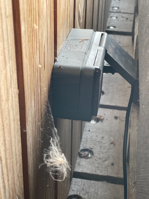 Kabling og ny dobbelt ude stikkontakt