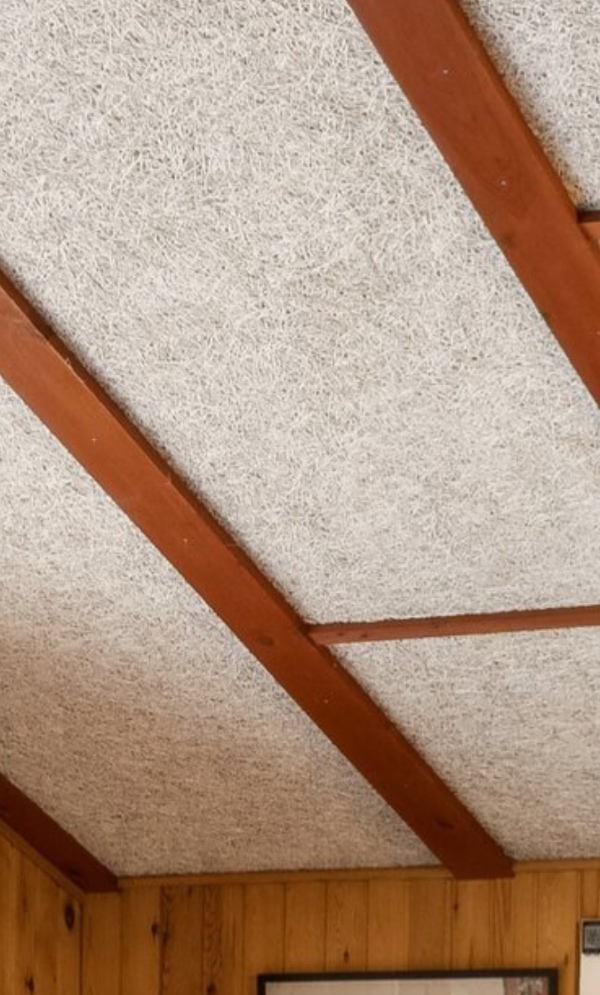 Sprøjtemaling af troldtekt/træbeton loft