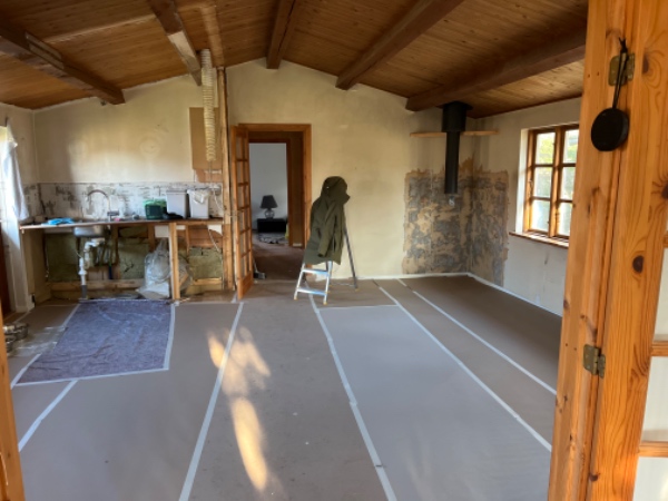 Rensning af sodskadet bjælkeloft