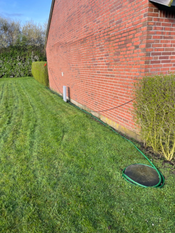 Fast drænrør fra en brønd til en anden brønd